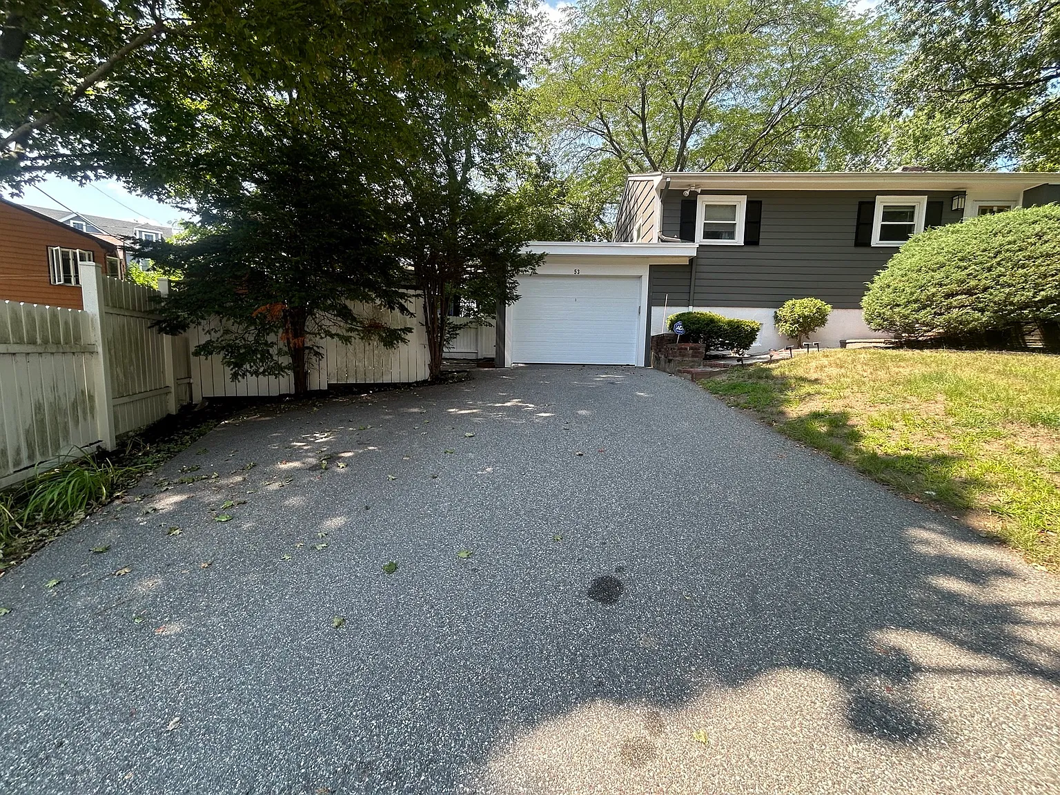 3 bed, 2.0 bath, 1950 sqft, $4,000 — Photo 3