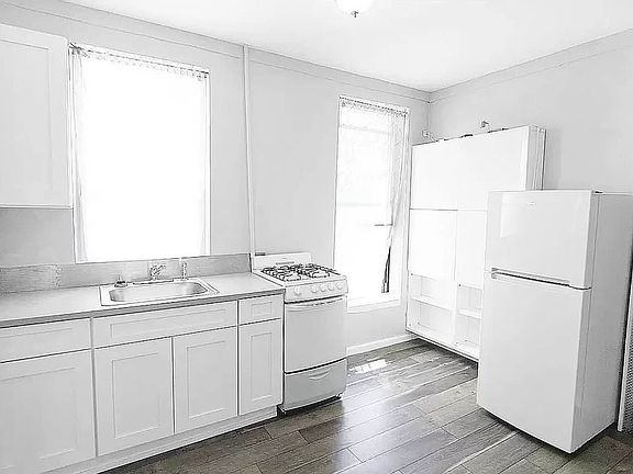 2nd image of 135 Lawrence St #3