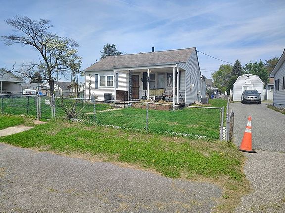 2nd image of 16 Chandelle Rd