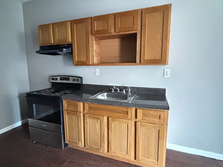 1864 E Cornwall Street — Photo 1
