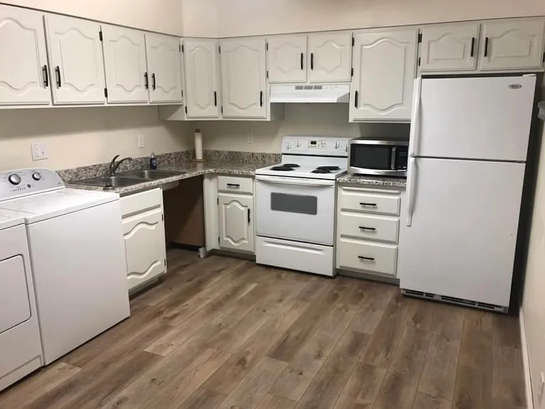 261 N 400 E #304 — Photo 3
