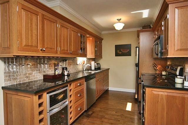 Kitchen w/top-line appl.&wine cooler