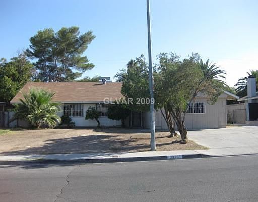 3rd image of 2235 Capistrano Ave