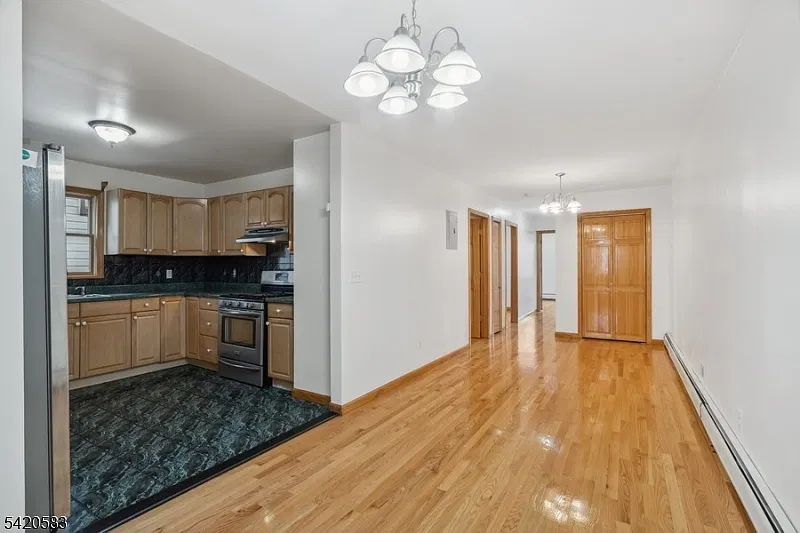 3 bed, 1.0 bath, $2,500 — Photo 4