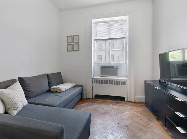 139 Montague Street image 1 of 6