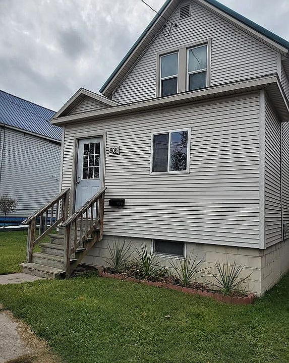 1st image of 808 Helen St