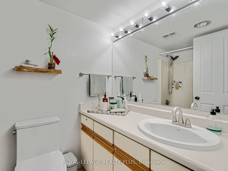 8 Christopher Ct #603 — Photo 27