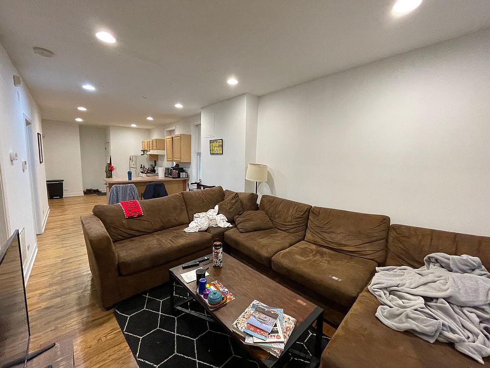 1st image of 900 N Ashland Ave #1R