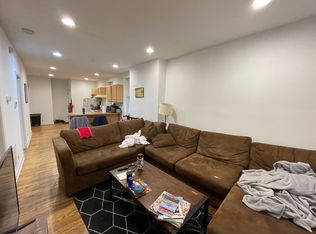 900 N Ashland Ave #1R, Chicago, IL 60642
