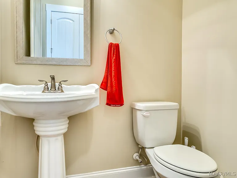 300 Melison Dr — Photo 10