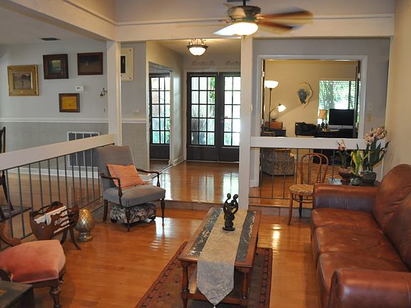 5th image of 3080 Diamond Head Dr E