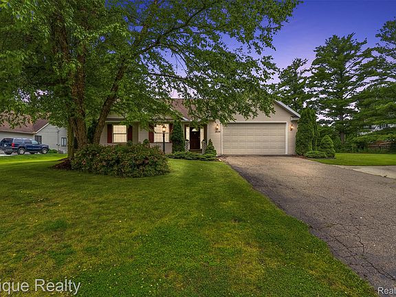 2nd image of 1409 Meadow Green Ln