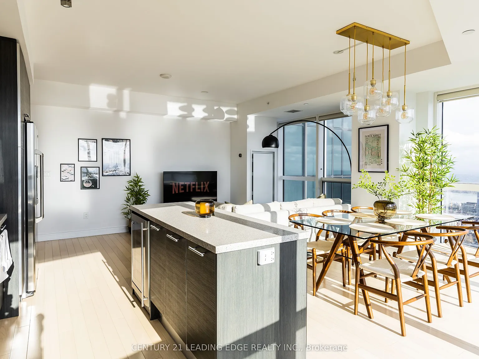 3 bed, $5,900 — Photo 2