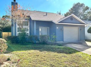 230 Parkwood Cir, Niceville, FL 32578