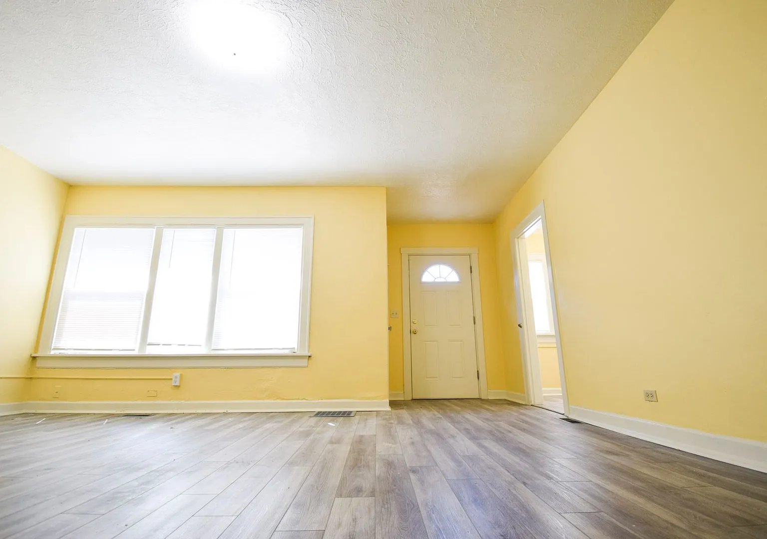 4BD/2BA Two-Story Home in North Portland w/ Finished Basement, Garage, Fenced Yard! — Photo 1