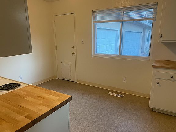 4th image of 1003 Creekside Ct