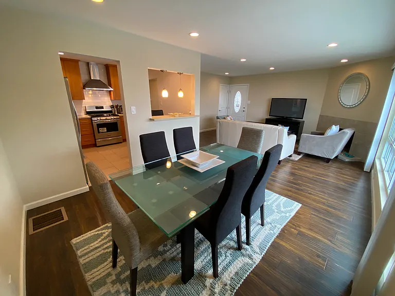 28 Rockford Ave — Photo 6