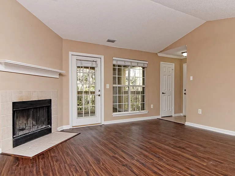 380 Marshland Rd #D28 — Photo 2