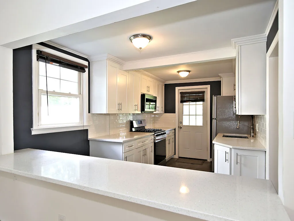 Apartment for Rent — Photo 2