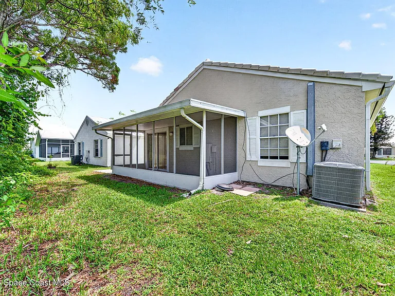 1923 Sugarberry Ct NE — Photo 6