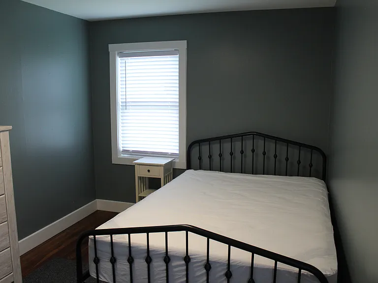 128 S Clark St — Photo 31
