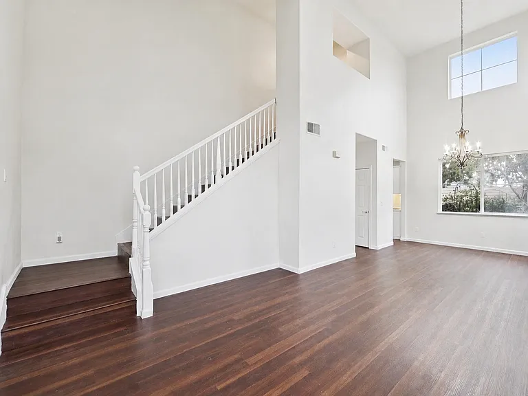 2919 Kennsington Ln — Photo 2