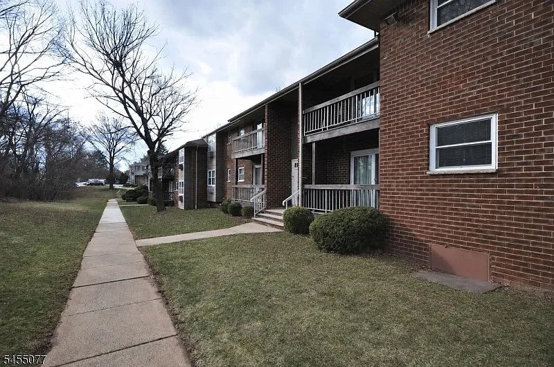 2 bed, 1.5 bath, 1140 sqft, $2,500 — Photo 2