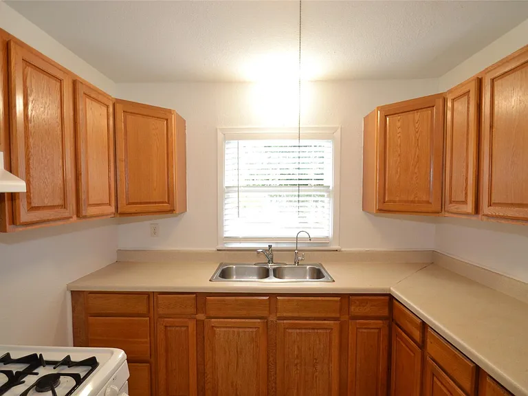 1211 Ridgemont Dr — Photo 9