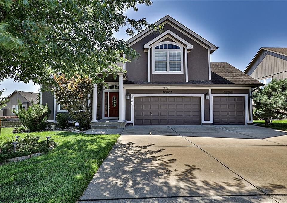 1st image of 2208 NE Wyndham Dr