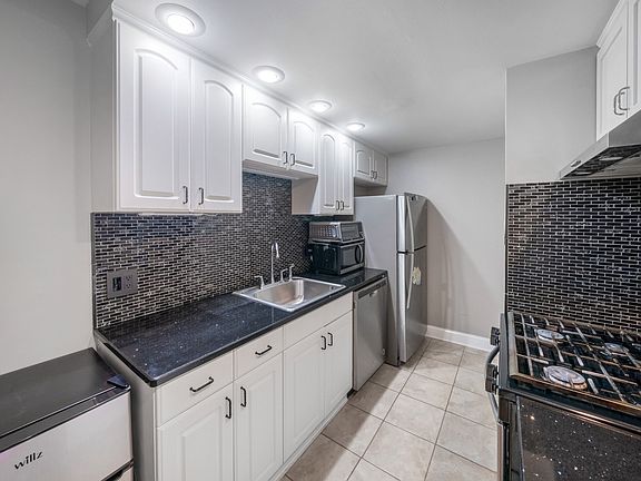 3rd image of 1460 Fairlane Dr APT 312