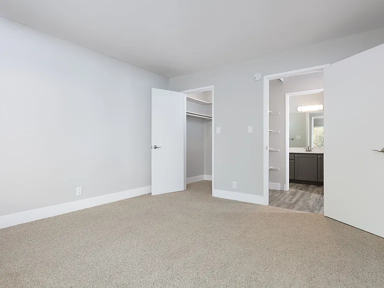 Mission Heights Apartments — Photo 15
