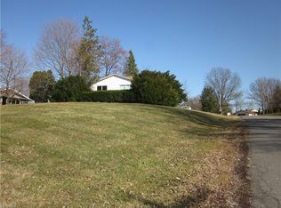 3027 Bird Dr, Ravenna, OH 44266