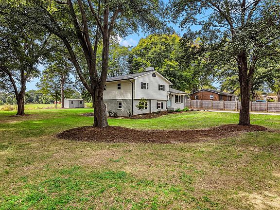 2nd image of 304 Scenic View Rd