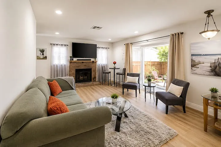 8018 Willis Ave — Photo 1
