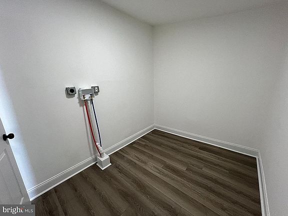 5th image of 923 W 3rd St