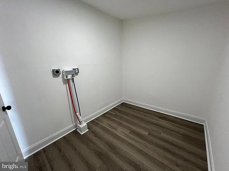 925 W 3rd St — Photo 15