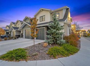 51 N Crestridge Cmn SW, Calgary, AB T3B 6J5