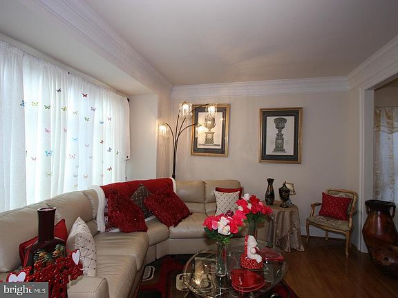 4th image of 612 Samantha Ct