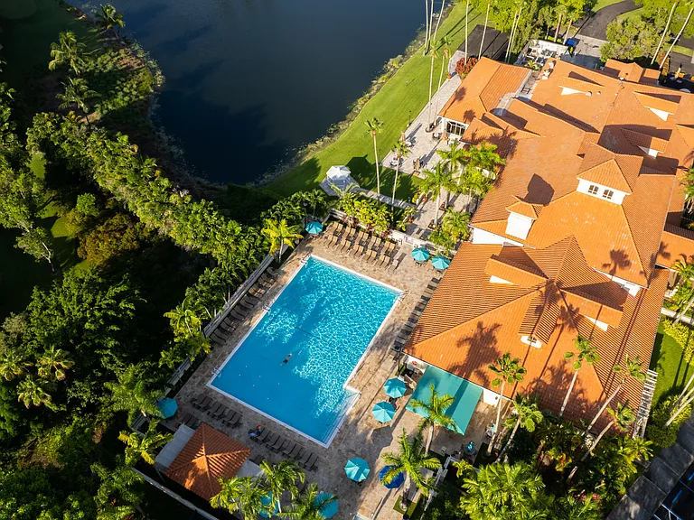 Valencia at Doral — Photo 42