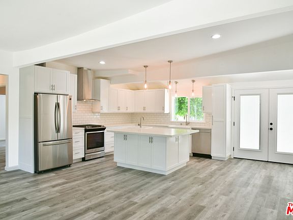 3rd image of 4545 Matilija Ave