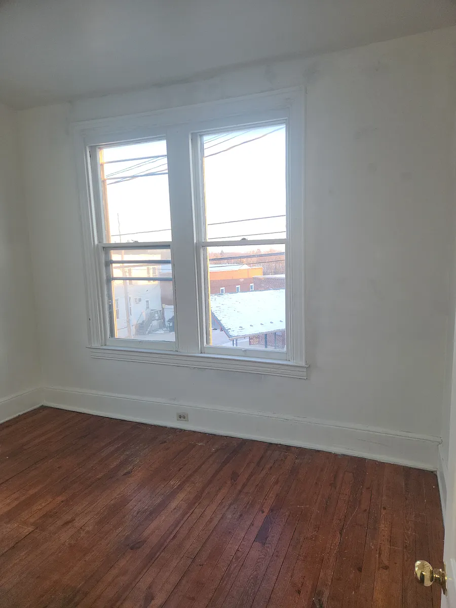 Building Photo - 68 E Main St #3