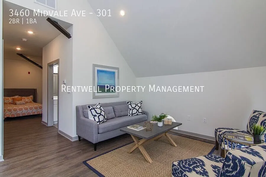 Spacious Top-Floor 2 BR or 1 BR with Loft | Modern Upgrades + Open Layout — Photo 2