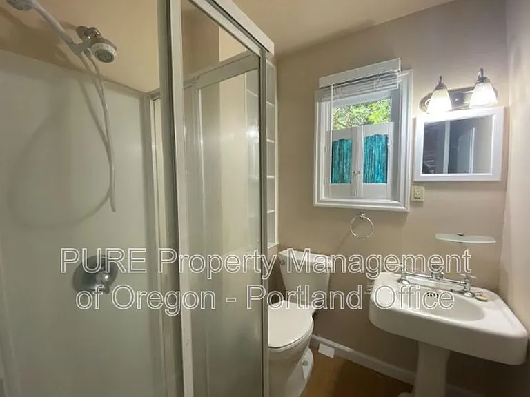 3550 Lake Grove Ave — Photo 14