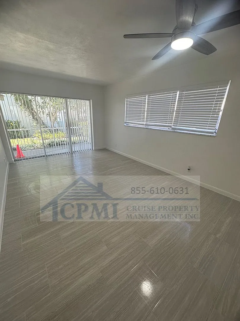 Ocean House - 360 Fiesta Ave Jupiter, FL 33469 — Photo 3