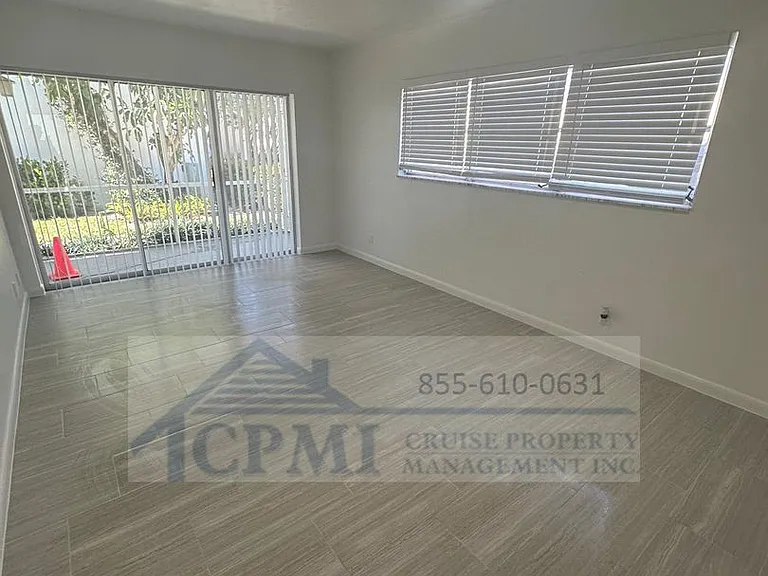 Ocean House - 360 Fiesta Ave Jupiter, FL 33469 — Photo 7