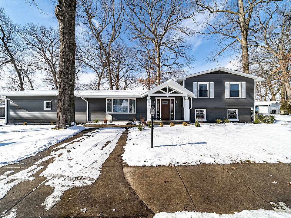 1st image of 701 N Twyckenham Dr