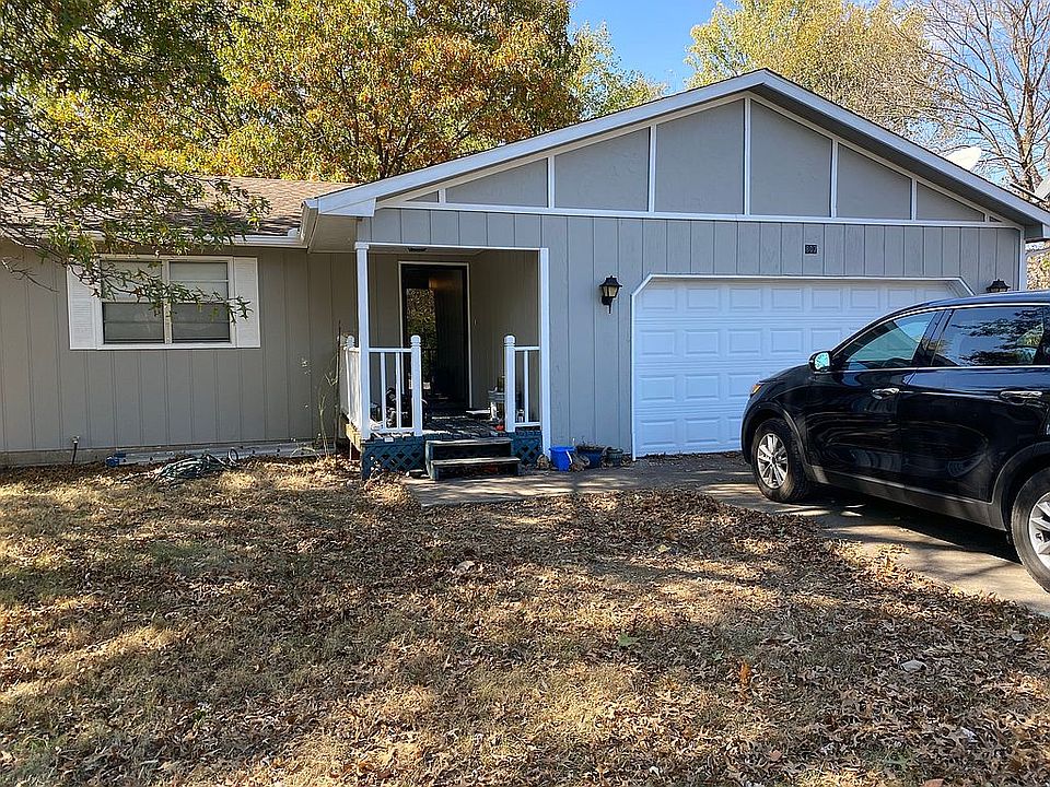 2nd image of 807 N Prairie Meadow Ln