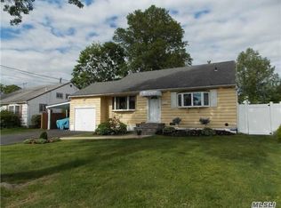 125 W 24th St, Deer Park, NY 11729