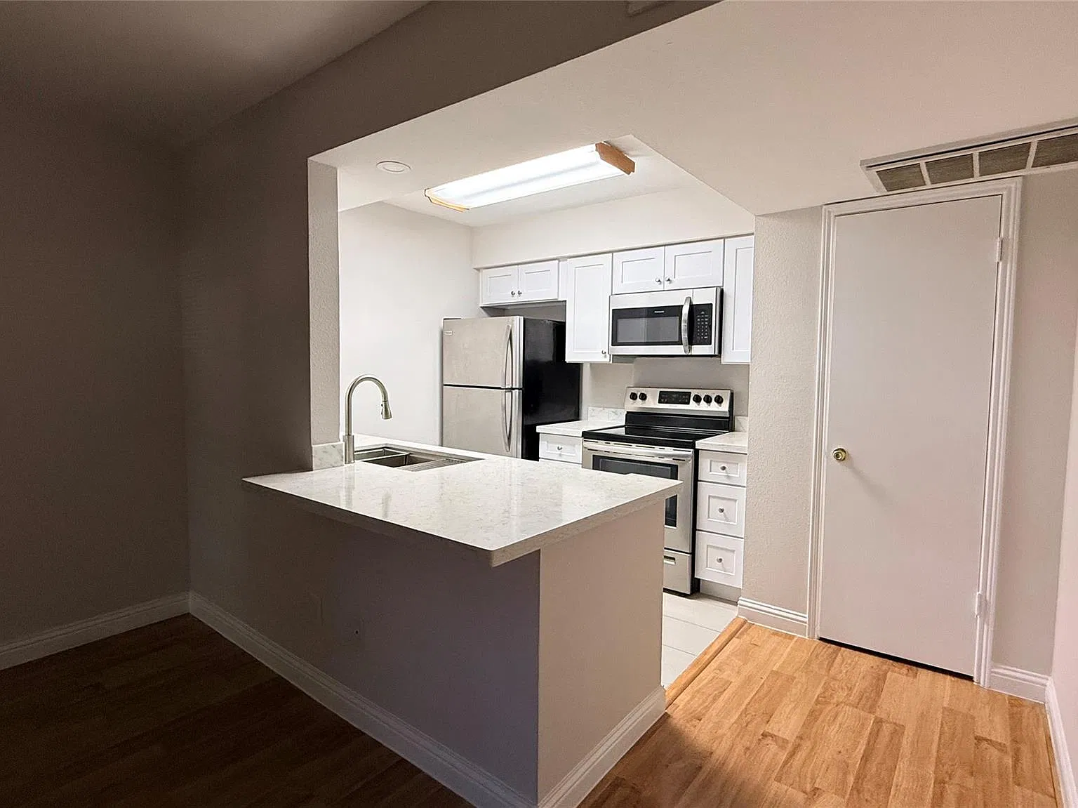 1 bed, 1.0 bath, 598 sqft, $1,100 — Photo 3