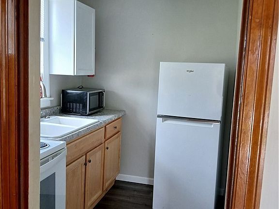 4th image of 529 S Boston St